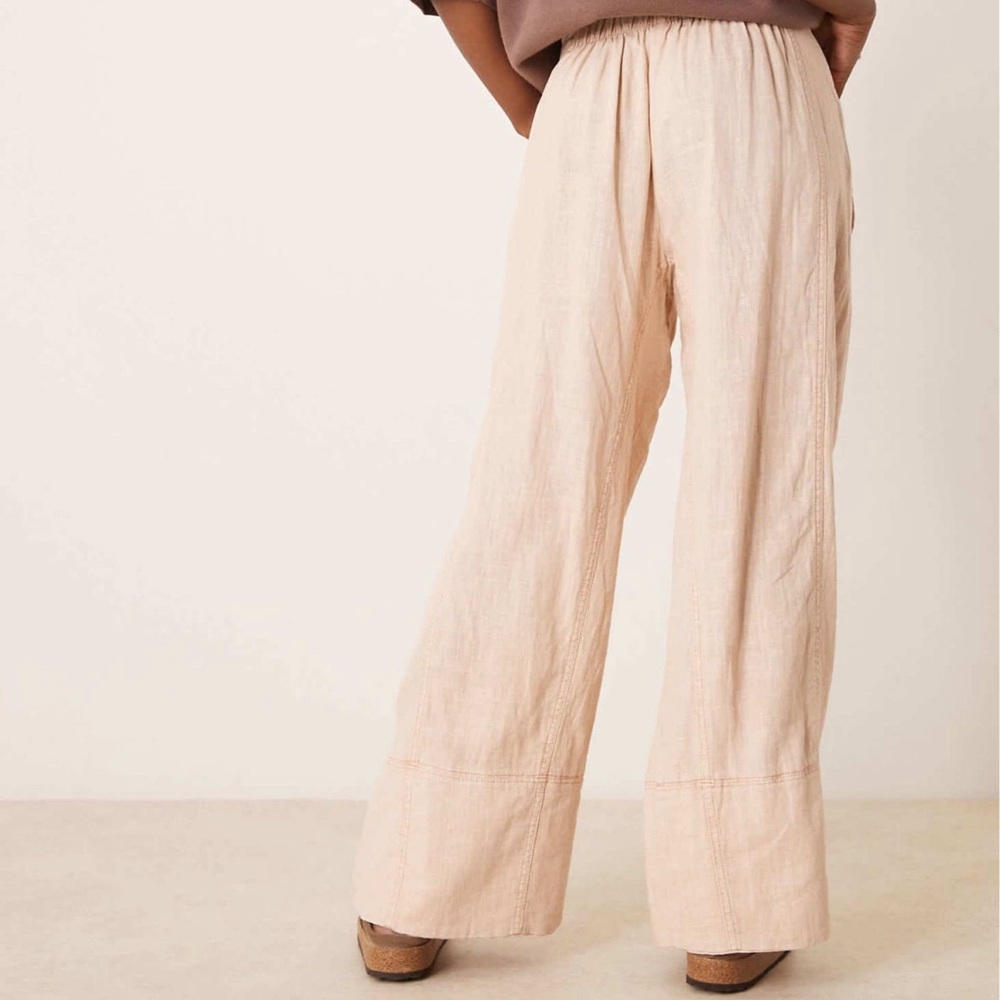 Free People days end linen pull-on pants in sand dollar $78
Size Large - Picture 3 of 9